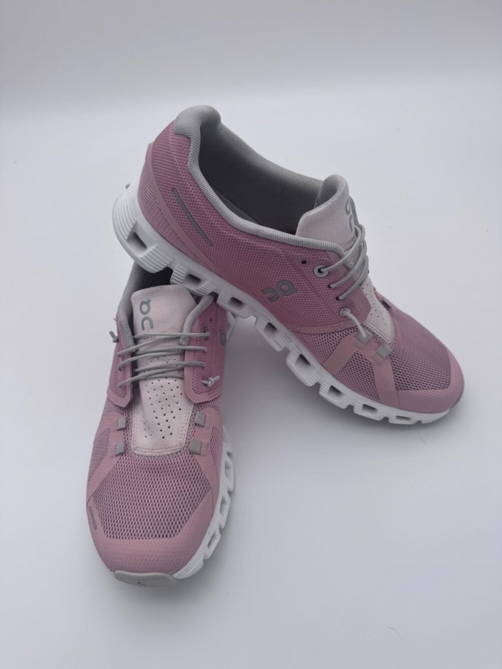 Womens On Cloud 5 Running Shoe Size 10, Rose/Shell (Pink/Peach)